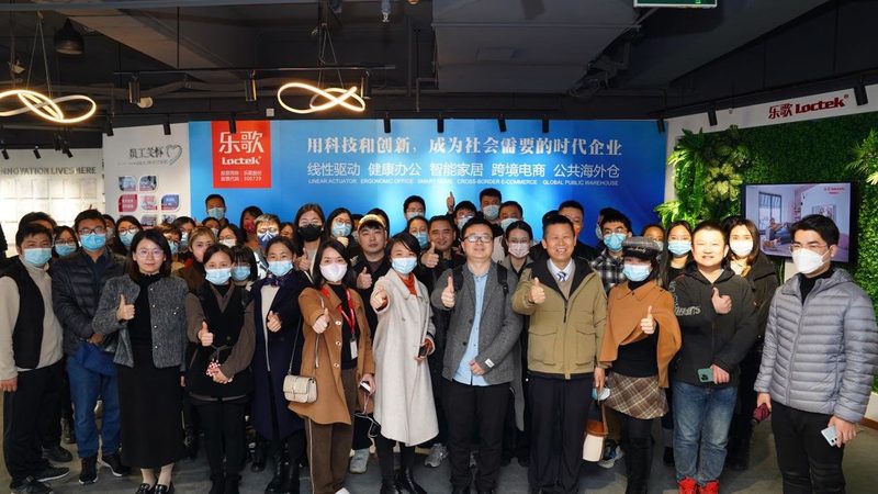 误区一：选址靠近学校，人流量大就是好地段